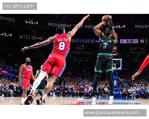 杰伦布朗次节火力全开狂砍18分半场14投9中斩获22分助攻与抢断表现出色